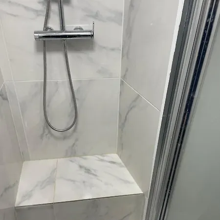 Centre 4 Pieces Equipe Neuf * Paris
