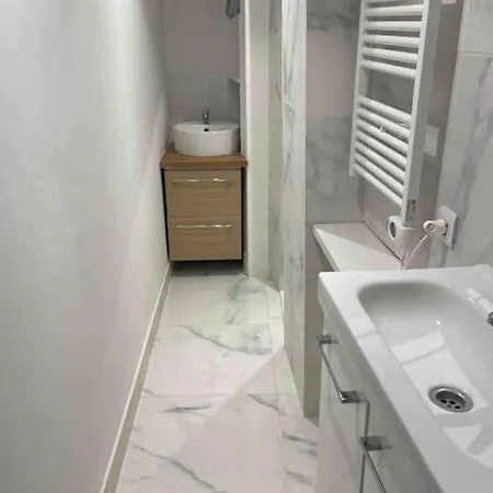 Centre 4 Pieces Equipe Neuf Apartment